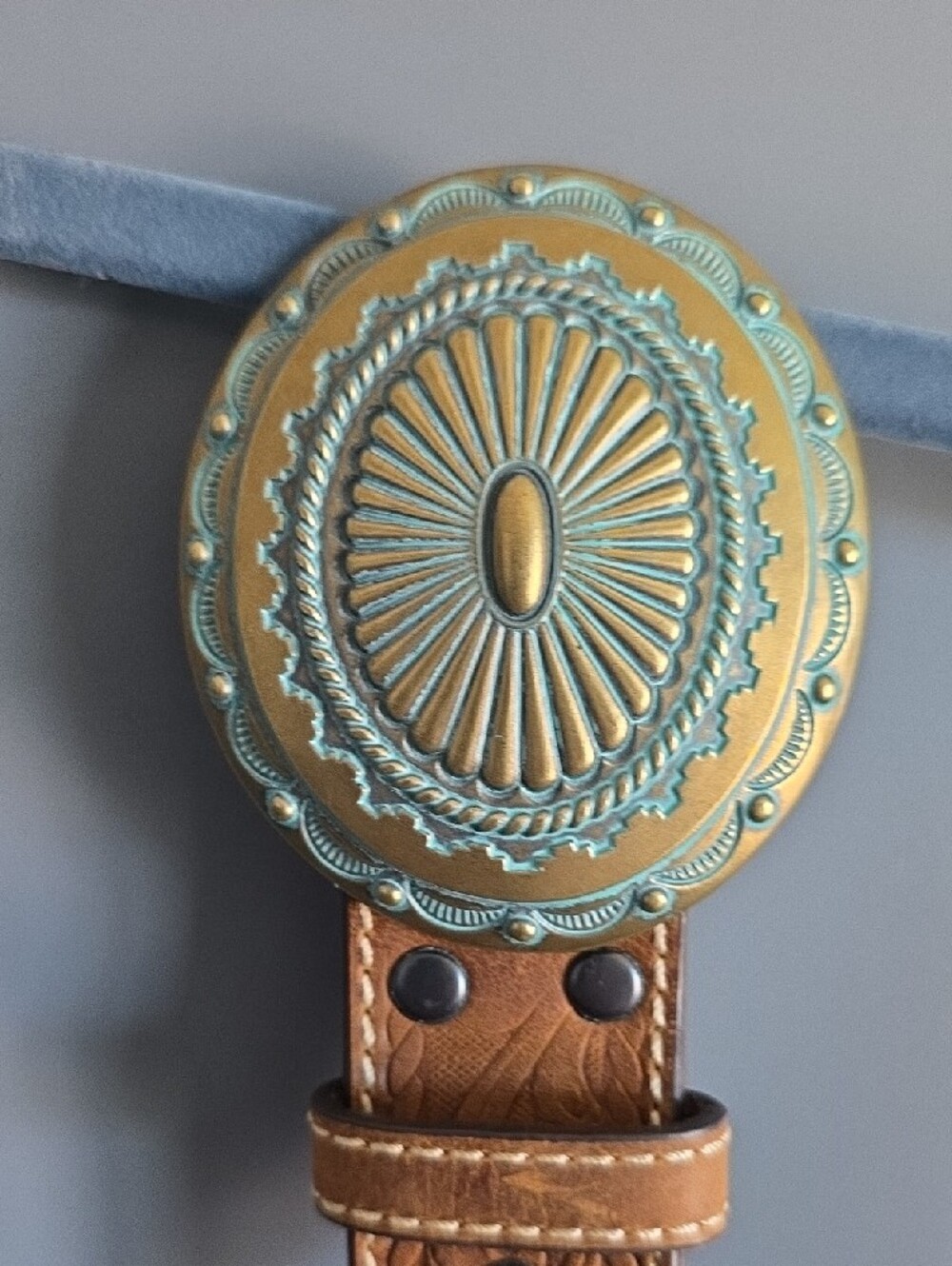 Women's Ariat Brown Leather Belt with Turquoise-Patina Concho Accents XL - Picture 3 of 7